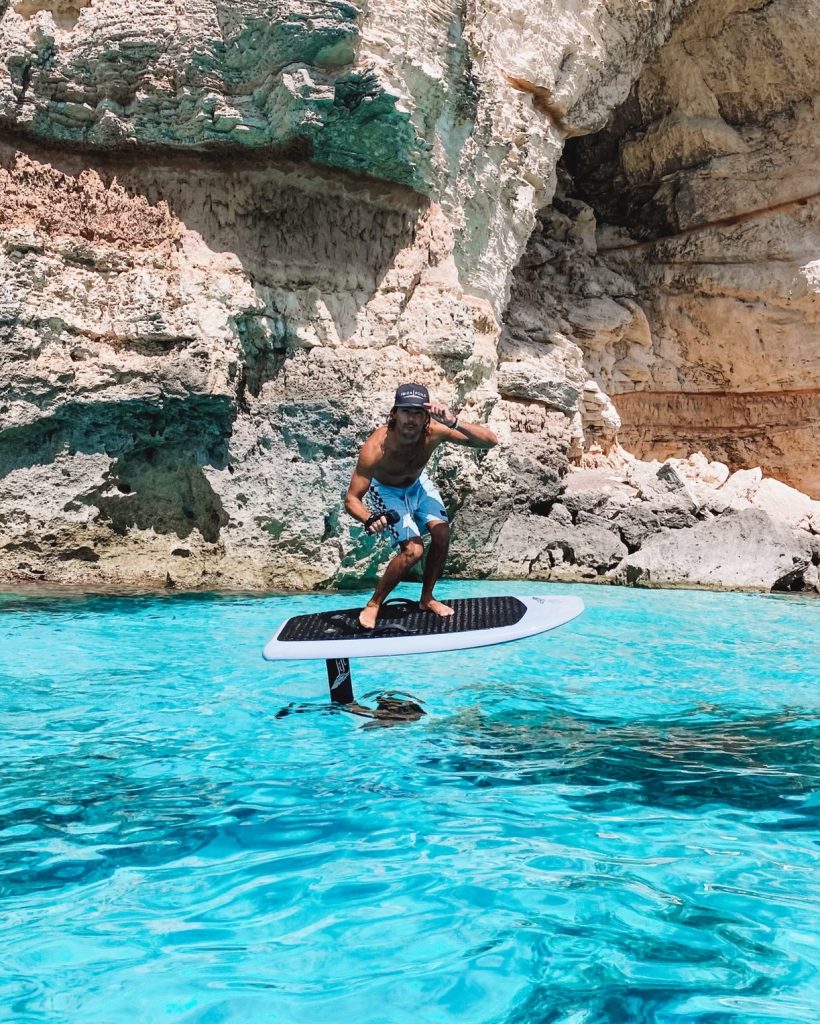 10 secrets for beginners in foil surfing and electric foiling efoil in ibiza 8